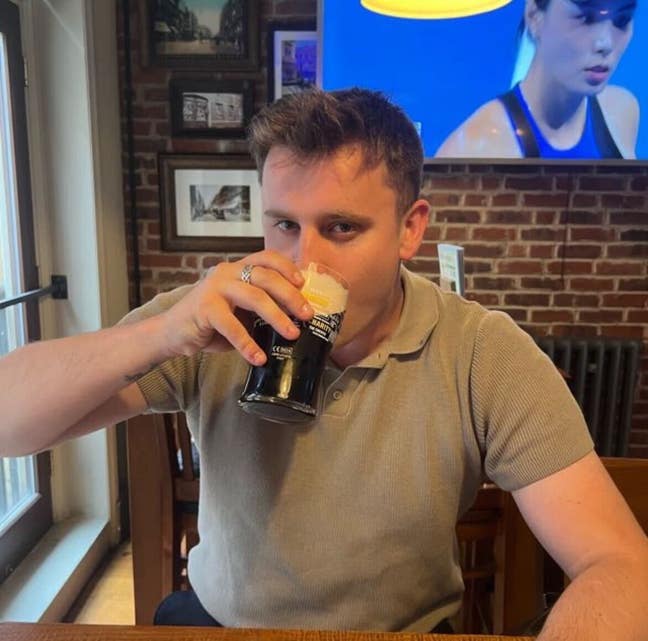 Professional looking for flat share city centre Main Photo