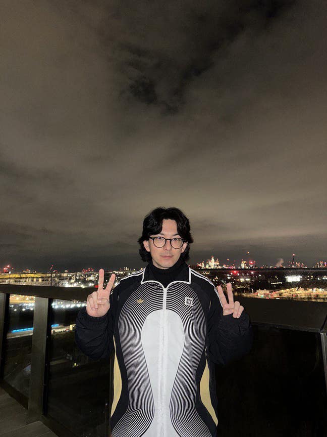 young freelancer + PhD student seeking a room Main Photo