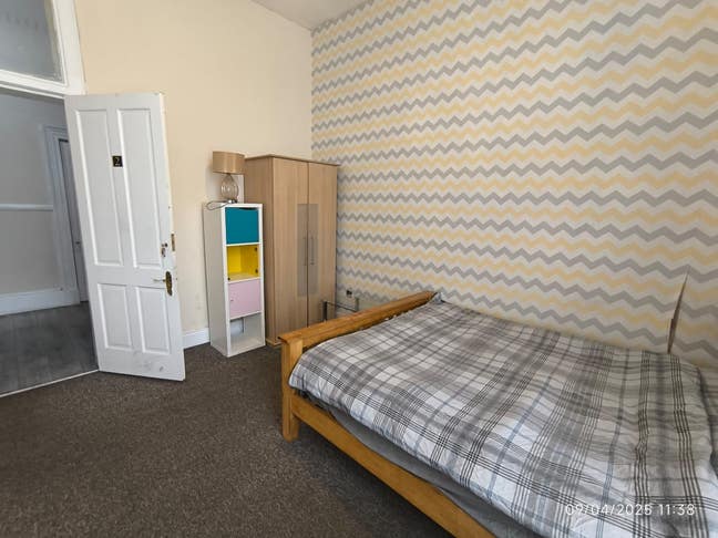 Lovey, Large Spacious Rooms Available Immediately  Main Photo