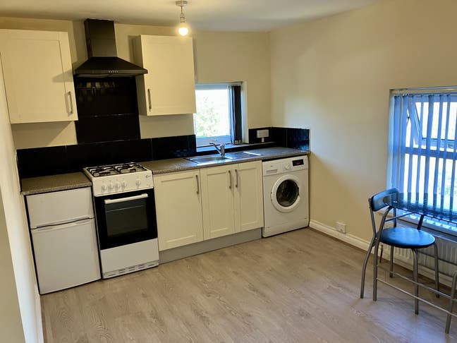 One bed 165 Studio flat Edgbaston Bills Included Main Photo