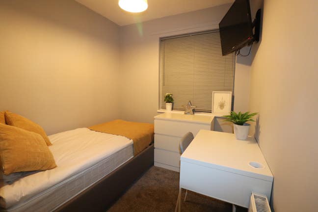 *1 Room available in a 4-Bedroom Flat near City* Main Photo