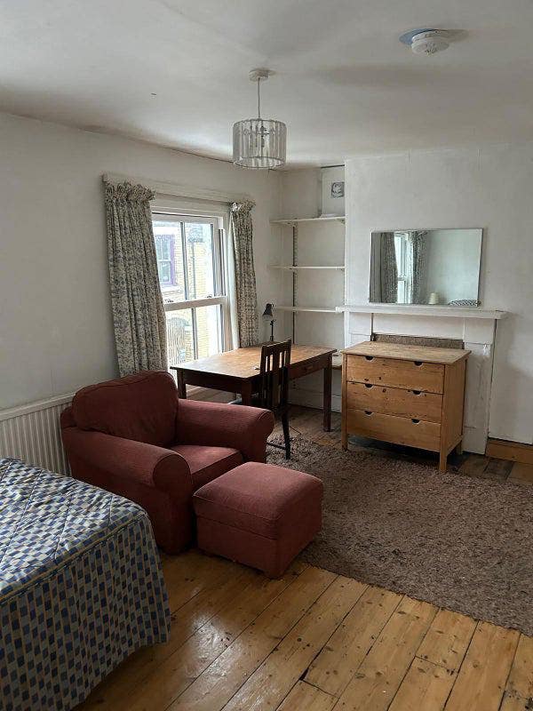 Exceptionally large double room city centre Main Photo