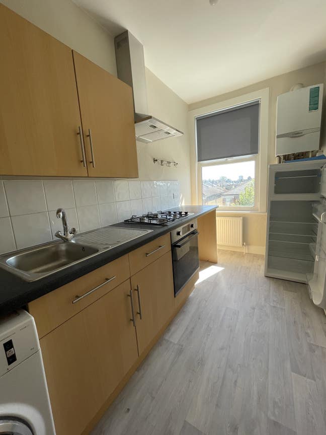 *Spacious Newly Decorated One-Bed Self Contained** Main Photo