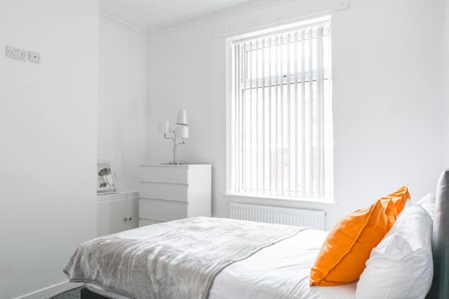🙌🏥 EnSuite Near Oldham Hospital Main Photo