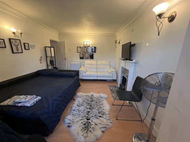 Very Large Double room, 5 min walk to Kilburn tube Main Photo