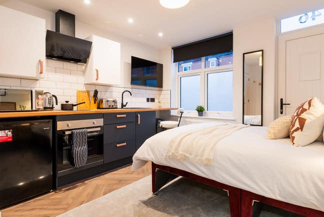 Stunning City Centre HMO on Wild Street. Main Photo