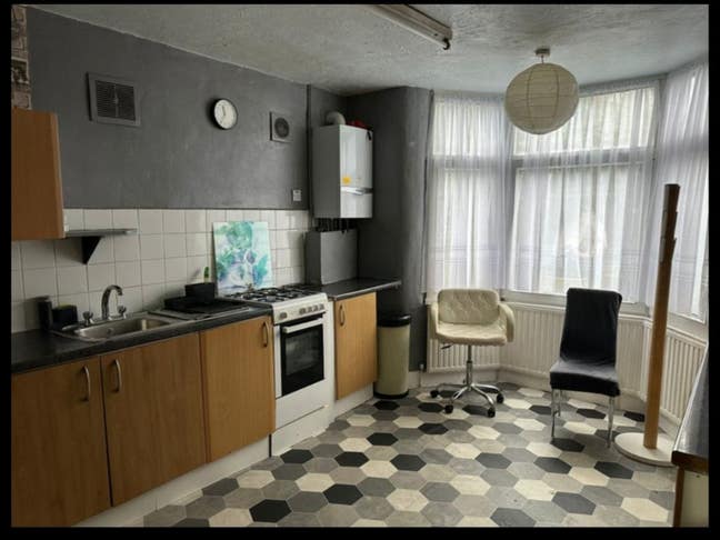 *Accomodations Available for Box Room Main Photo