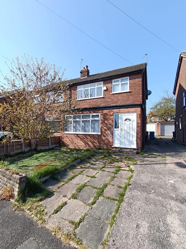 🏡 Spacious 3-Bedroom Family Home in Failsworth 🏡 Main Photo