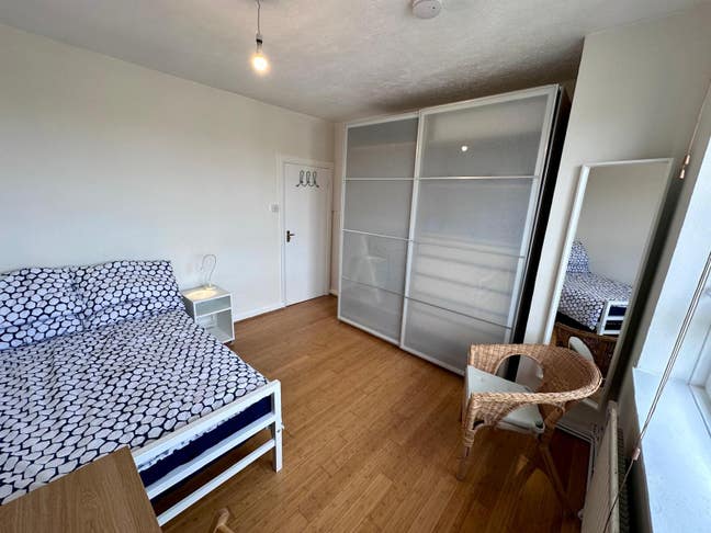 Furnished Double Room. All Bills Included. Zone 2 Main Photo