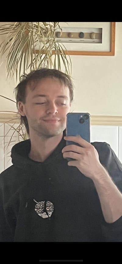 I am a professional male aged 27. I am lookin... Main Photo