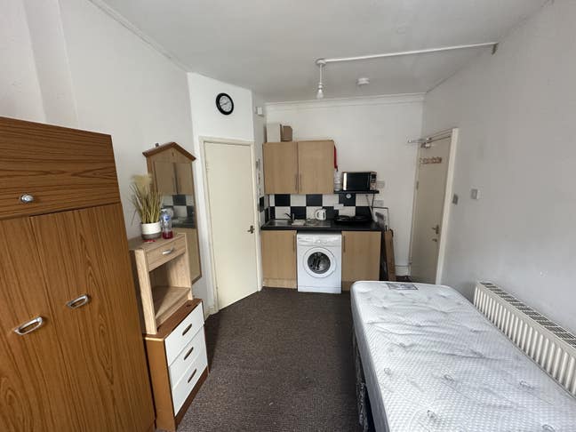 Fully Furnished Studio Flat Doncaster Road  Main Photo