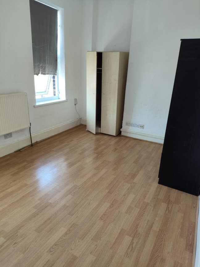 King Size En Suite Bedroom for Let in Leyton Main Photo