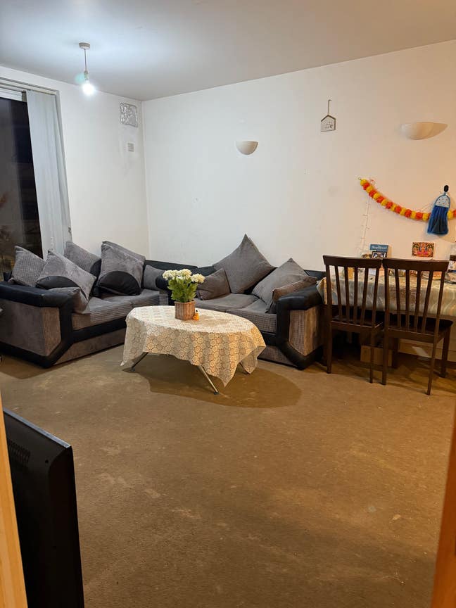 Spacious Room available Bills included  Main Photo
