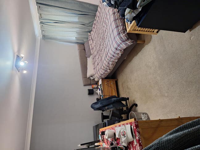Room to rent in spacious Mill Rd Flat in gated com Main Photo