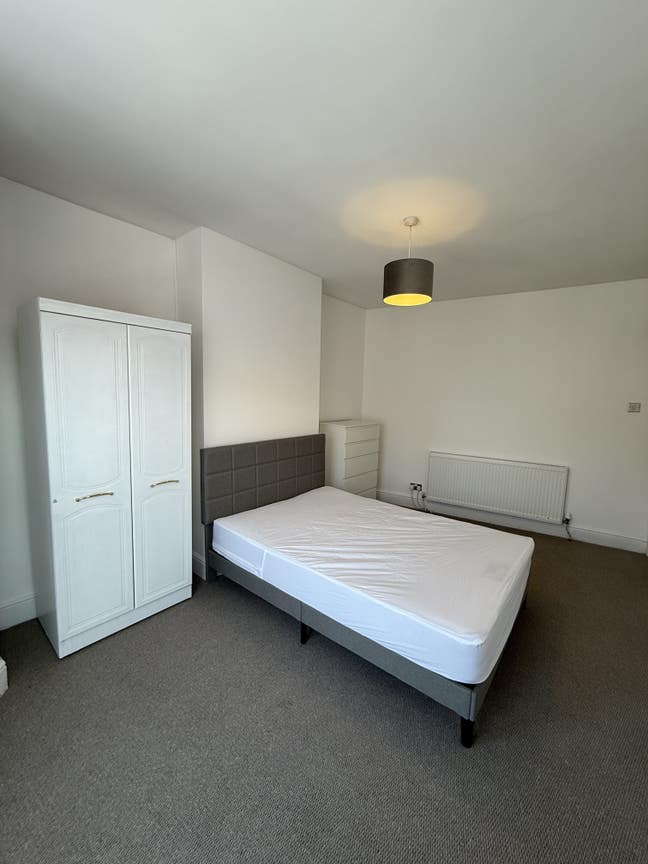 Beautiful Large Master double bedroom  Main Photo