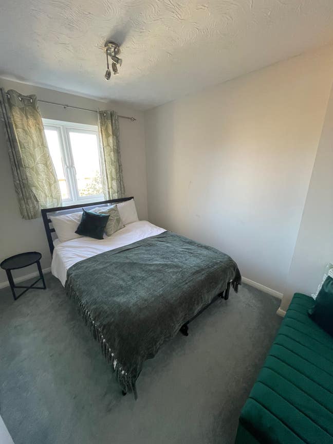 Private room available in Reading Main Photo
