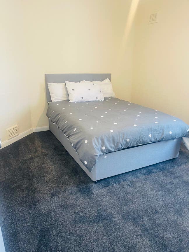 Double room available now - Hayes UB3 2ED  Main Photo