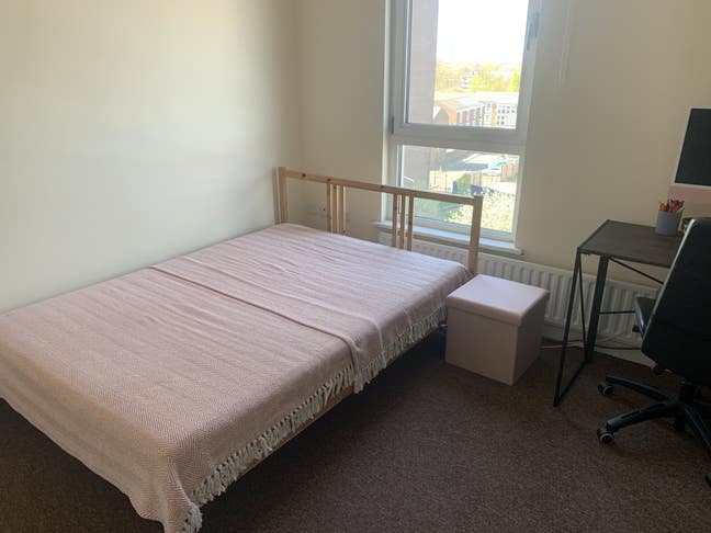 Stratford double room, 2 bed flat, bills included Main Photo