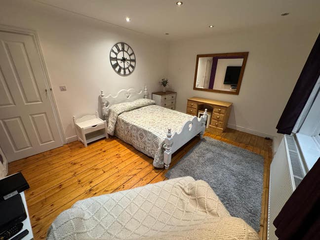 Spacious Double Room Available – Furnished or Unfu Main Photo