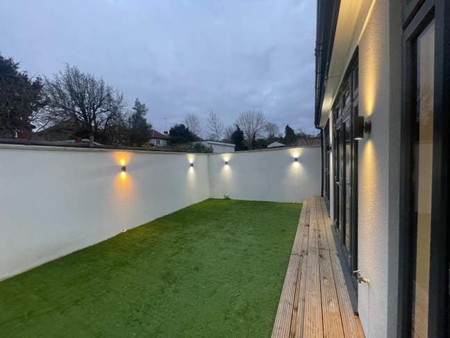 **Large Double Room EnSuit Garden** Main Photo