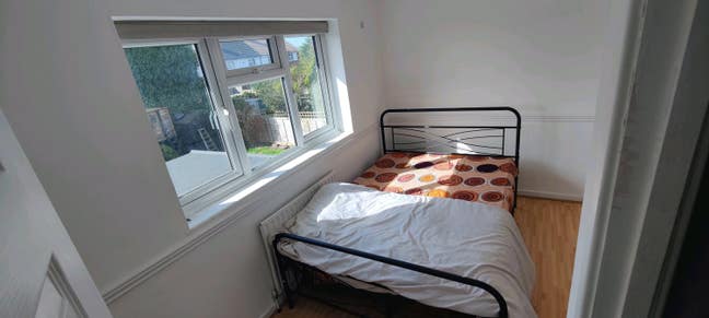 Fully furnished Cozy double bedroom available  Main Photo