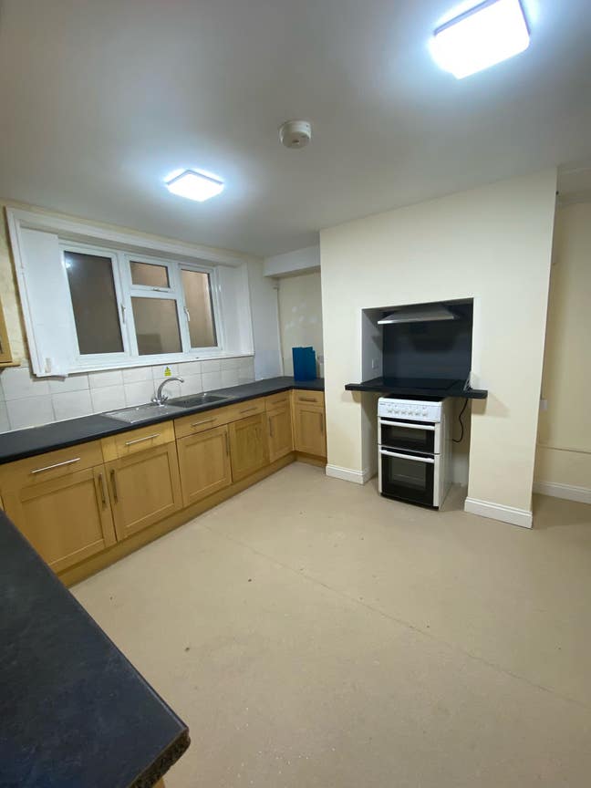 Extra Large 1-bed flat central Rochester/Esplanade Main Photo
