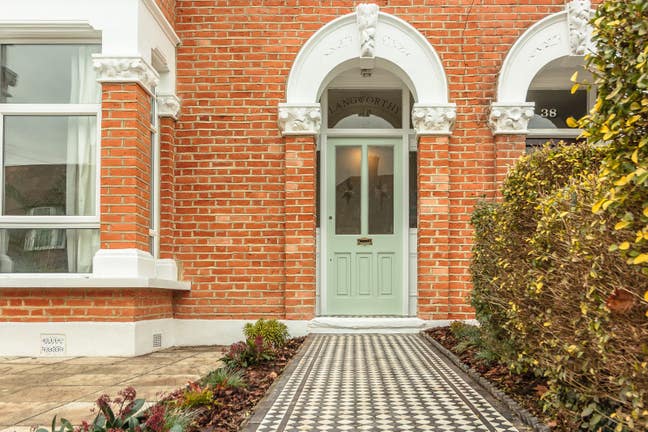 Small Double in stunning property - Elizabeth Line Main Photo