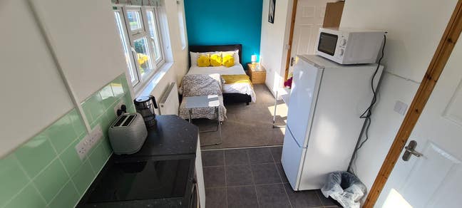 Studio flat near Rolls-Royce Derby bills included Main Photo