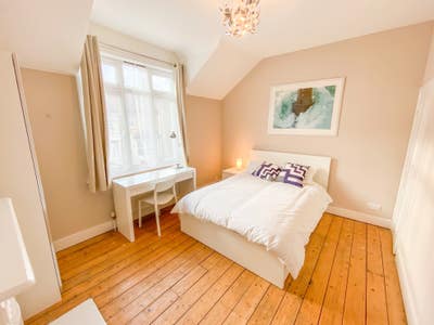 Lovely XL Room in CRO Centre📌Cleaner & Bills Incl Main Photo