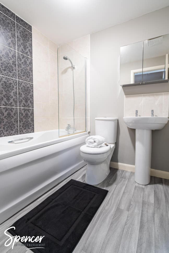 Great rooms and location 5 min City Centre (86P) Main Photo