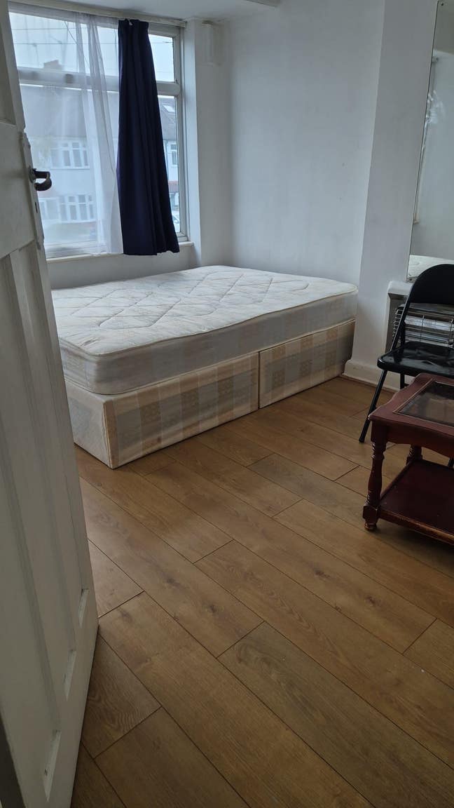  Double room in Edmonton N9 Main Photo