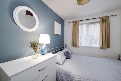 A lovely, quiet, clean house in Southsea Main Photo