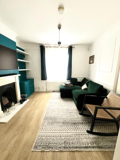 3 rooms in friendly house 7 mins walk to station Main Photo