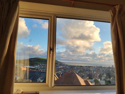 Small doubt bedroom available in 3bedroom house Main Photo