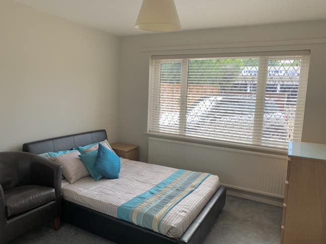 Double ensuite room in Fleet Main Photo