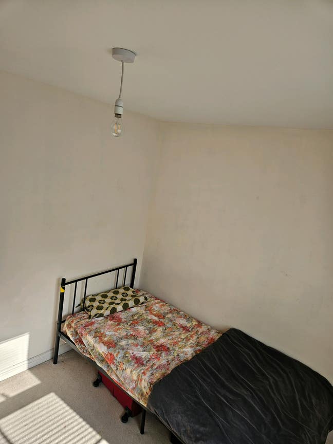 Single bedroom available in at the two bed Flat Main Photo