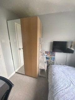 Single room in family house with own bathroom  Main Photo