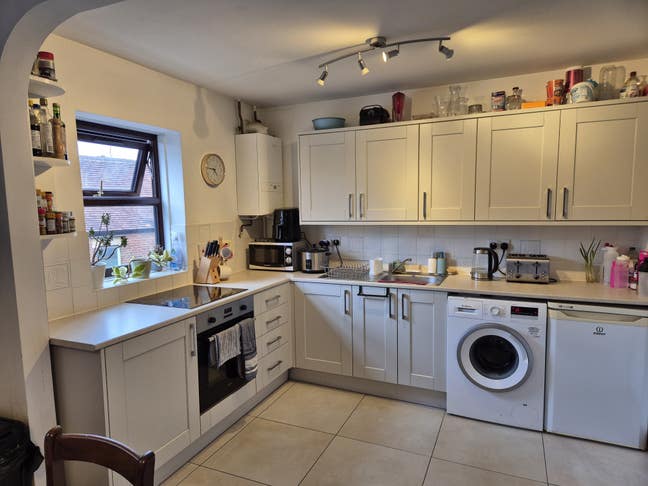 Single room in beautiful flat Main Photo