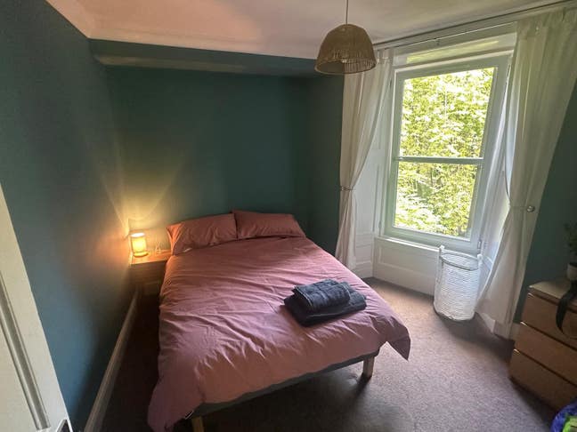 Double room in Tollcross flat  Main Photo