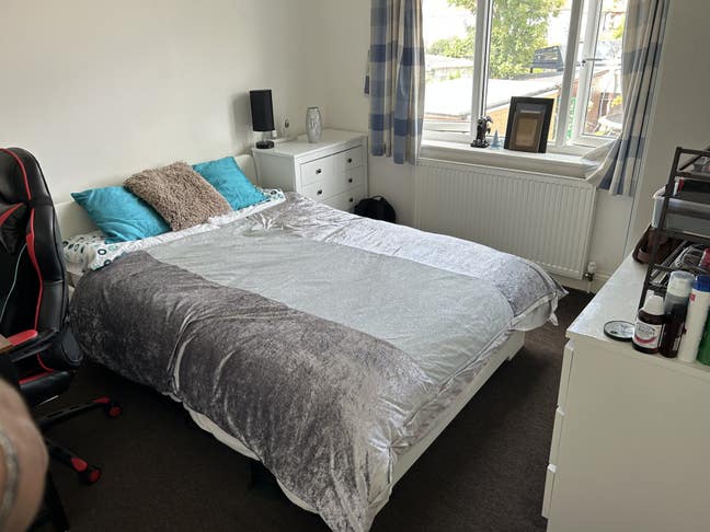 Room 10 minutes from Edgware Tube Station Main Photo