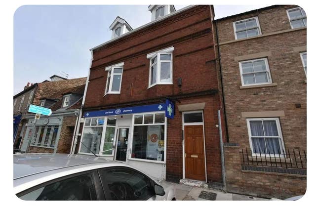 Ensuite Room available in a 2 bed flat Main Photo