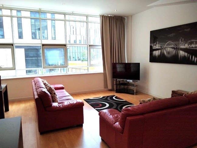 Double bedroom in merchant city Main Photo