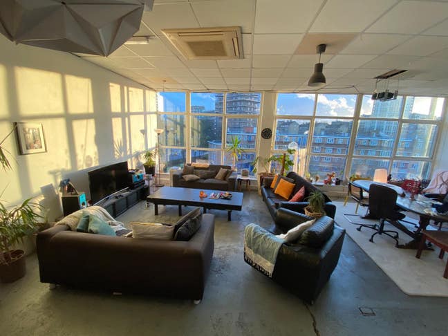 Bright Double Room in Warehouse  Main Photo