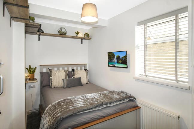 A Lovely double room - Scott Road - Crawley Main Photo