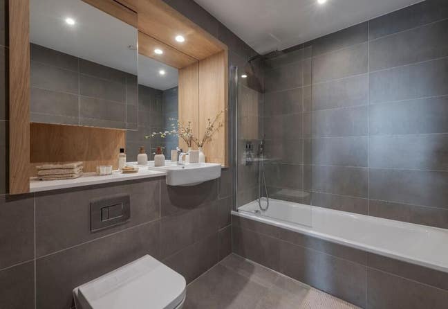 One room available in 2 bed flat  Main Photo
