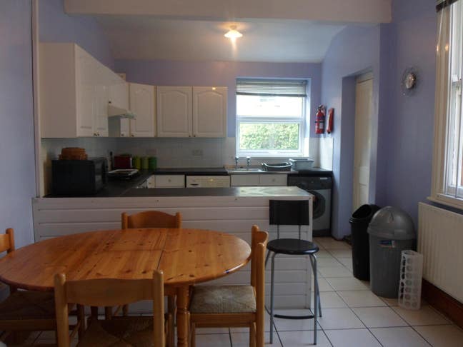 1 or 2 Rooms 16 Sept 25 or Earlier    Main Photo