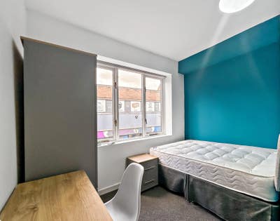Fully refurbished en-suite rooms to let  Main Photo