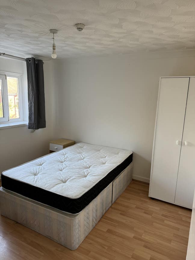 Furnished 5 Bed House, 2 Bathrooms, 1 Is En-Suite Main Photo