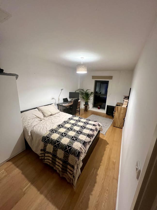 Large Double Room in Friendly Flat Share Main Photo