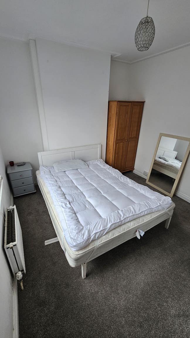 A lovely room near the train station Main Photo